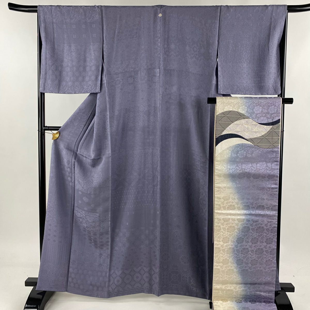 付下げ　袷　正絹　部分絞り　豆がら茶色　草花刺繍　身丈163裄66.5 付下げ 身丈160.5cm 裄丈69cm L 袷 落款あり 縞 草花 茶紫 正絹