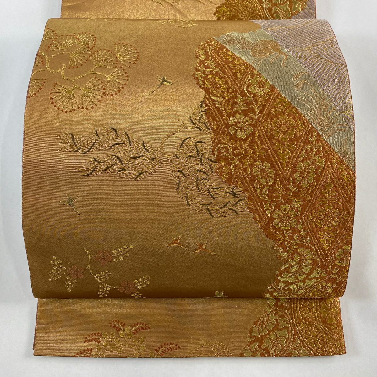 袋帯 名品 夏帯 草花 動物 相良刺繍 白 お太鼓柄 正絹｜中古