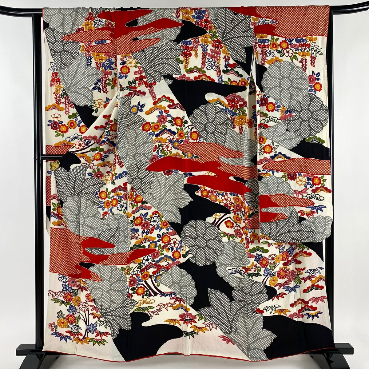 名古屋帯 美品 逸品 紅型手ざし染 草花 薄緑 正絹|中古・古着 名古屋帯 美品 逸品 紅型手ざし染 草花 薄緑 正絹|中古・古着