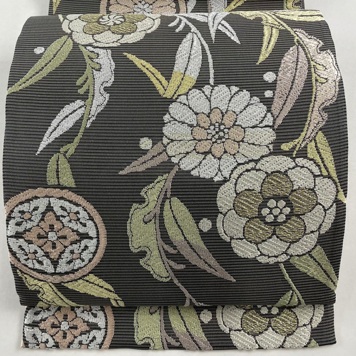 袋帯 逸品 草花 流水 金銀糸 灰色 お太鼓柄 正絹｜中古・古着