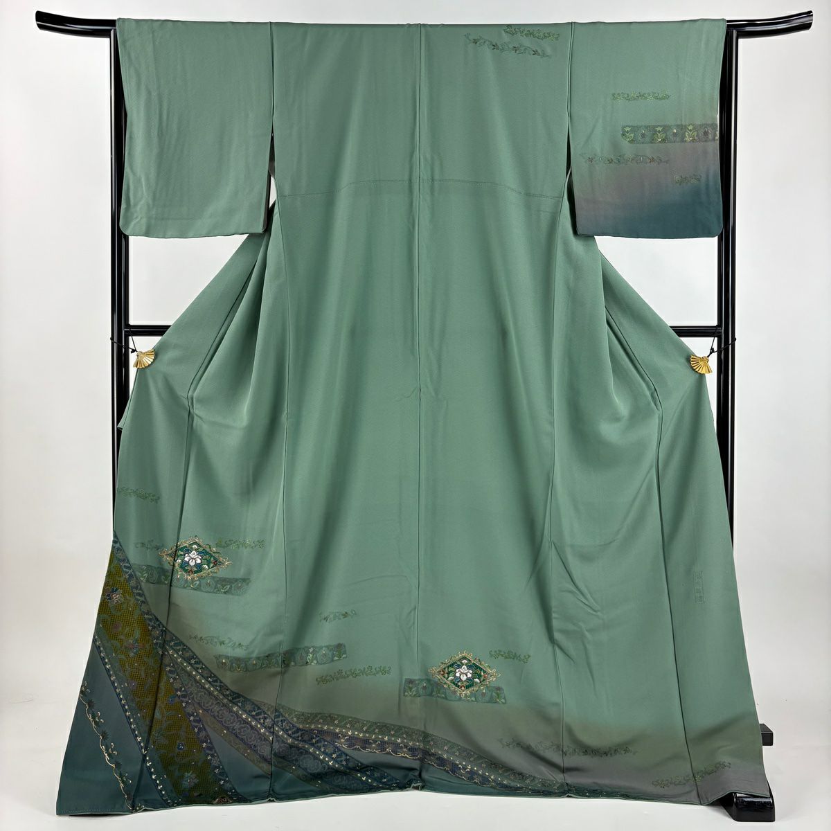 未使用品 小紋 総絞り くすんだ薄緑 綸子 身丈164.5cm 裄丈67cm 未使用品 小紋 総絞り くすんだ薄緑 綸子 身丈164.5cm 裄丈