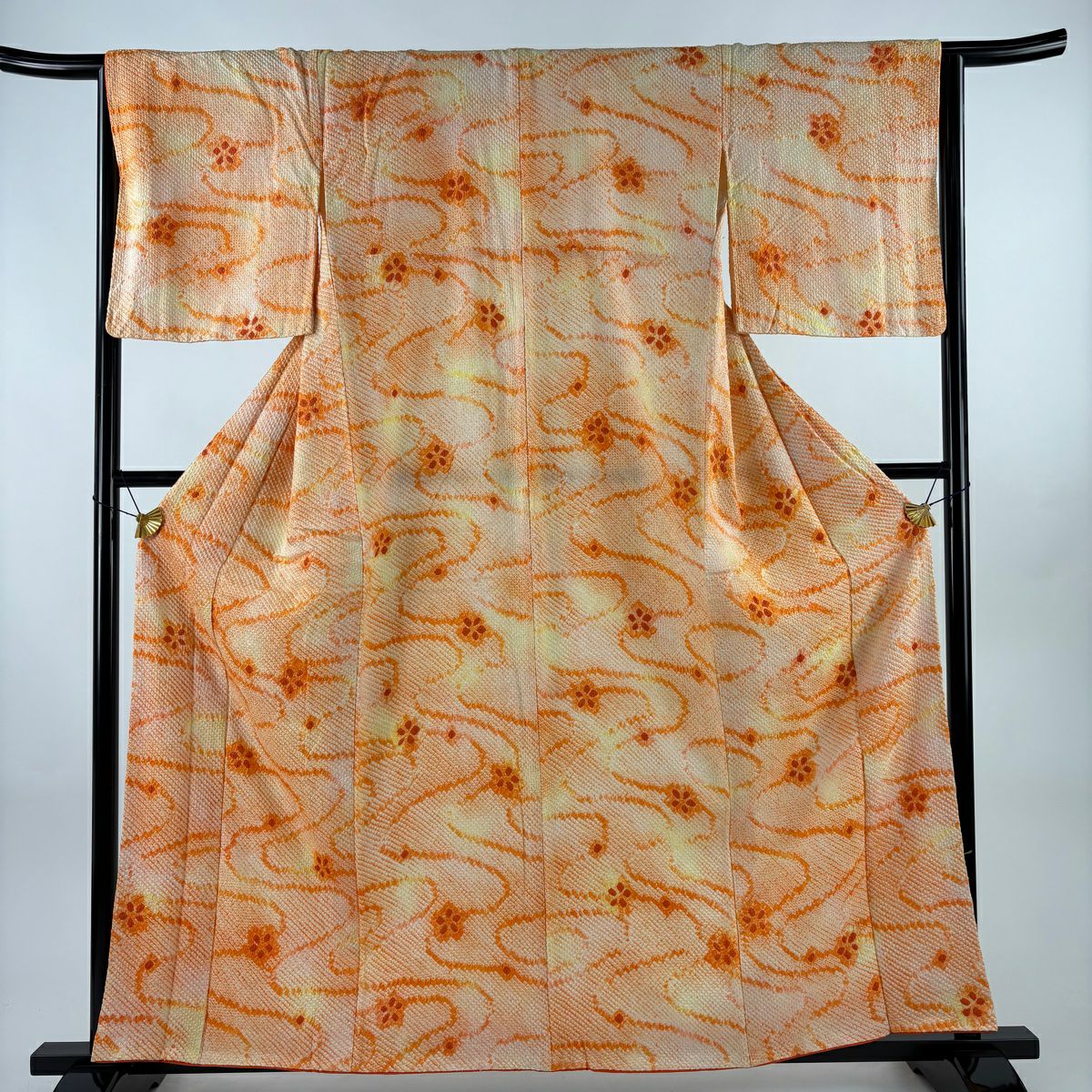 美品】 小紋 身丈151cm 裄丈62.5cm S 袷 紬地 幾何学 絞り ピンク 正絹