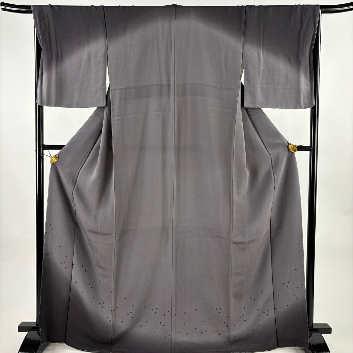 付下げ 身丈154cm 裄丈65.5cm M 袷 落款あり 桜の花びら 金彩 染め分け