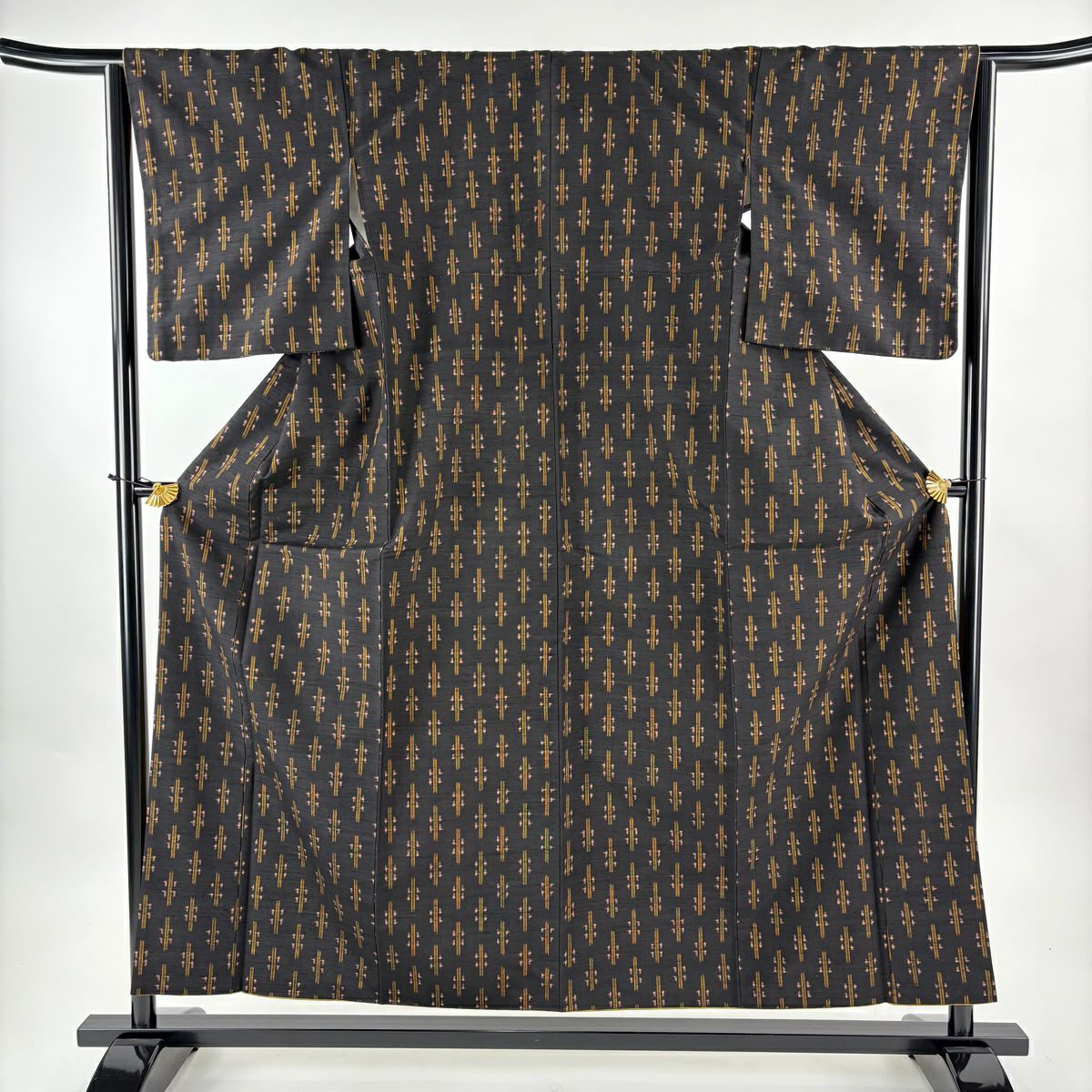 紬 身丈162.5cm 裄丈65.5cm M 単衣 松 枝梅 墨色 綿 秀品｜中古・古着