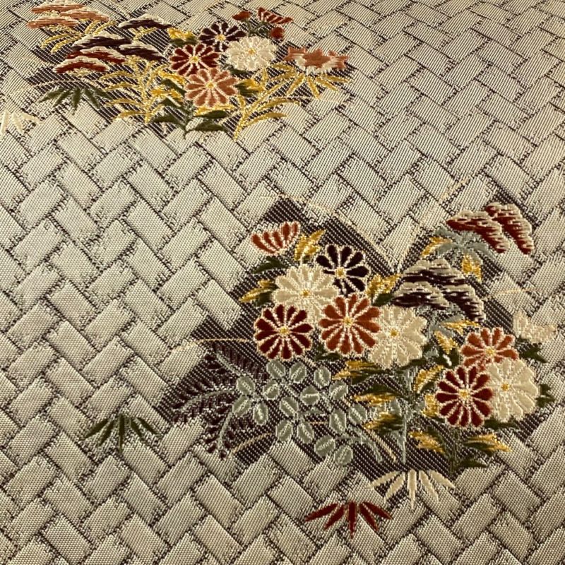 袋帯 美品 名品 加納幸 落款あり 菊 檜垣 金糸 刺繍 薄茶色 六通