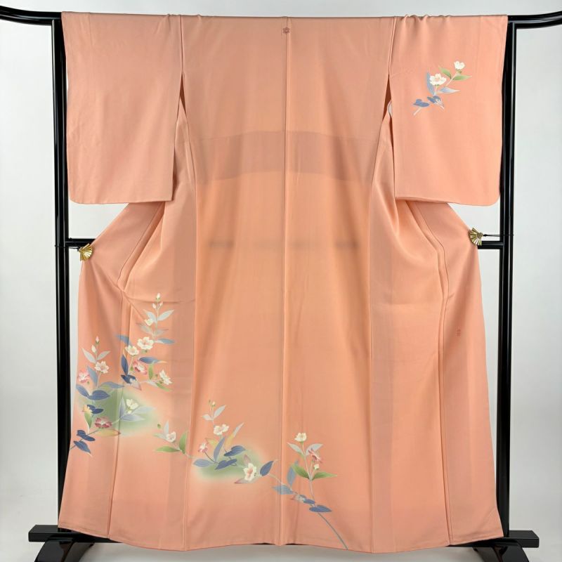 付下げ 身丈160cm 裄丈65cm M 袷 落款あり 草花 ぼかし サーモンピンク