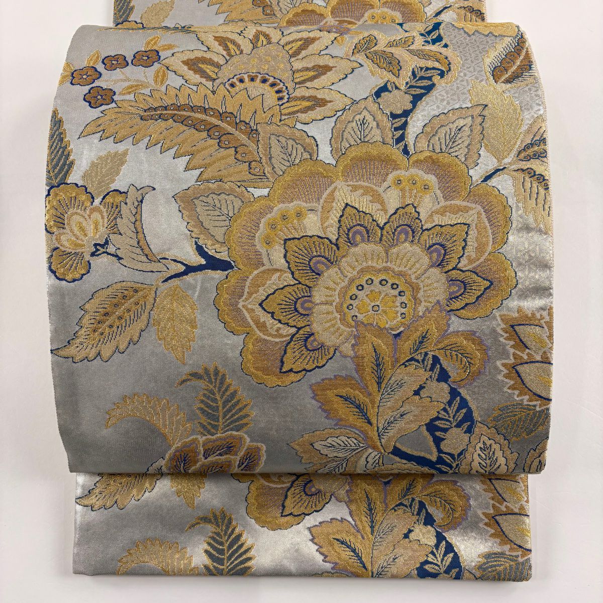 袋帯 秀品 壁画宝飾華文 花唐草 金糸 箔 銀色 六通 正絹｜中古
