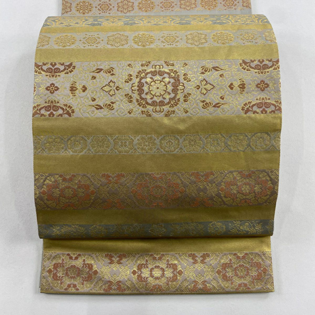 美品】 袋帯 秀品 琳派瑞祥錦 本金箔つづれ 草花 和楽器 金銀糸 箔 黒