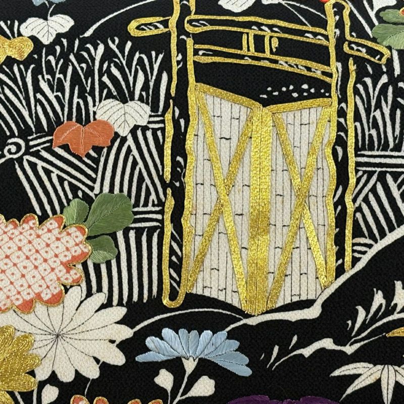 名古屋帯 逸品 ぎをん齋藤 草花 垣根 金糸 刺繍 黒 正絹｜中古・古着