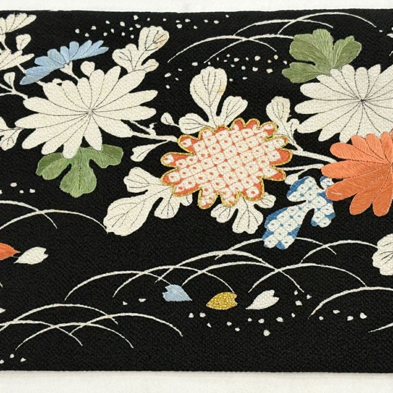 名古屋帯 金糸波模様 【黒】 名古屋帯 逸品 ぎをん齋藤 草花 垣根 金糸 刺繍 黒 正絹｜中古・古着