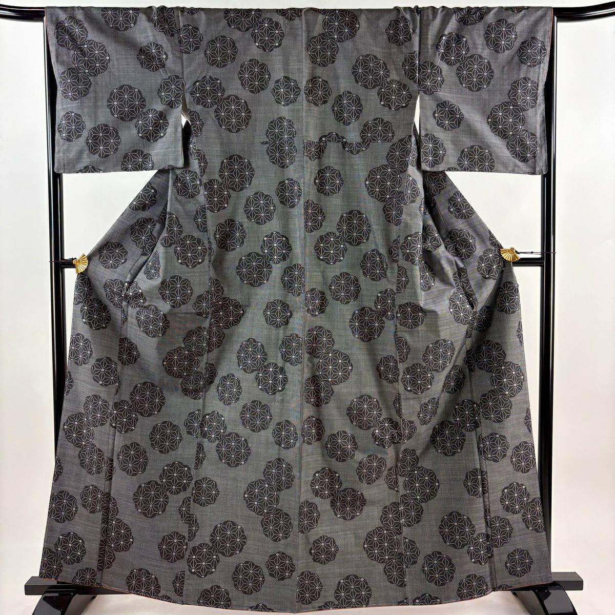 未使用品 紬 黒 葡萄唐草 身丈169.5cm 裄丈69.0cm 袷 正絹 未使用品 紬 黒 葡萄唐草 身丈169.5cm 裄丈69.0cm 袷 正絹 楽天