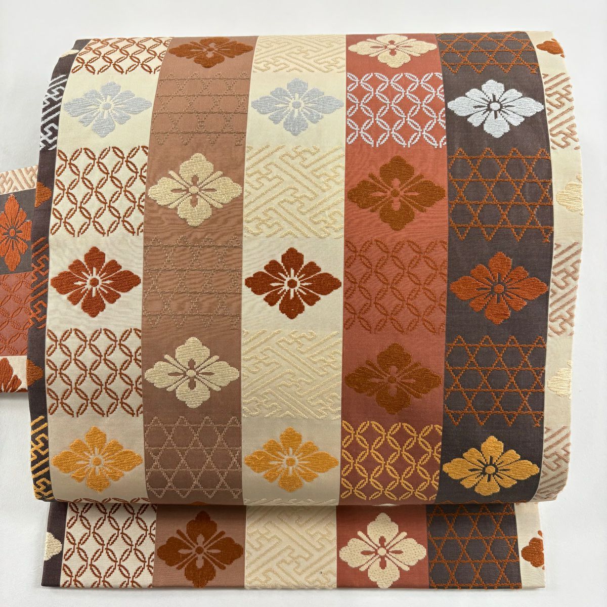 袋帯 名品 花菱 唐草 唐織 箔 ベージュ 六通 正絹｜中古・古着