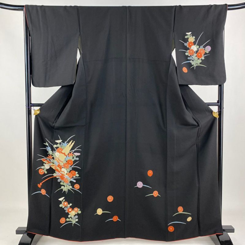 付下げ 身丈165cm 裄丈67.5cm L 袷 和楽器 菊 相良刺繍 黒 正絹 名品|中古・古着・リサイクル着物通販|バイセル オンライン