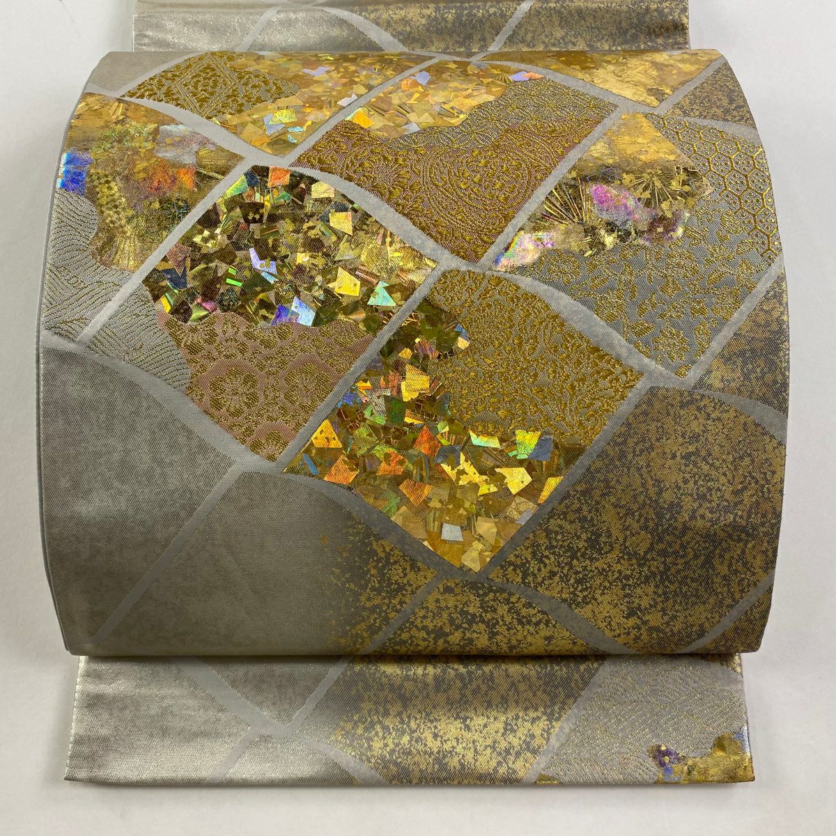 丸帯 美品 逸品 松竹梅 金糸 本金箔 金色 お太鼓柄 正絹｜中古