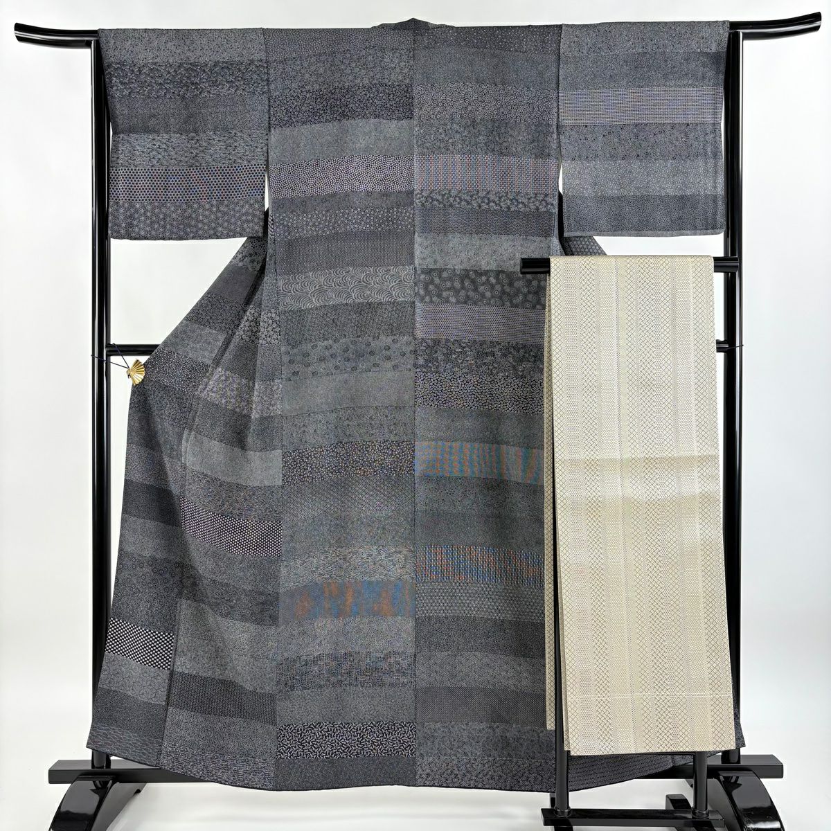 美品 小紋 黒 リーフ 葉紋 身丈166.0cm 裄丈70.0cm 正絹 美品 小紋 黒 リーフ 葉紋 身丈166.0cm 裄丈70.0cm 正絹 - メルカリ