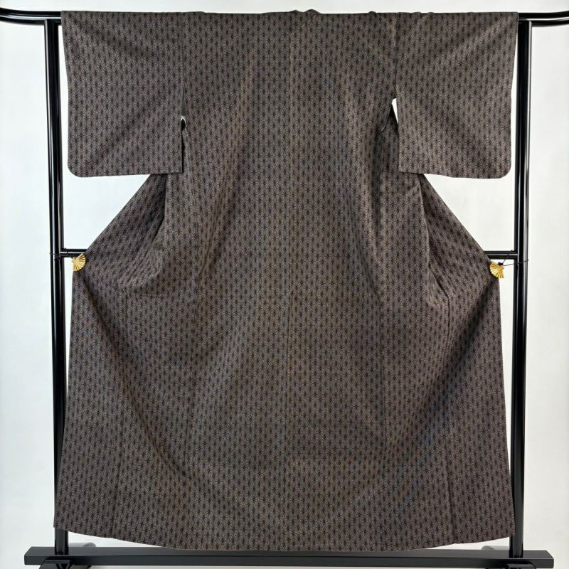 大島紬 身丈155.5cm 裄丈62.5cm S 袷 純泥染 証紙あり 麻の葉 焦茶色