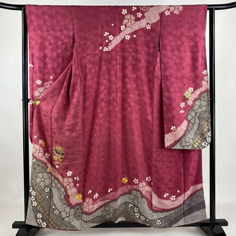 振袖 身長145-160cm オフホワイトの生地に赤やピンクの桜や菊 正絹 赤地 裾黒ピンク桜に流水柄 正絹振袖【136】 – SAKURA TOKYO