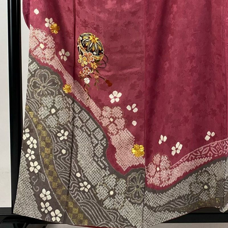 振袖 身丈156cm 裄丈63.5cm S 袷 鞠 桜 刺繍 金彩 濃ピンク 正絹