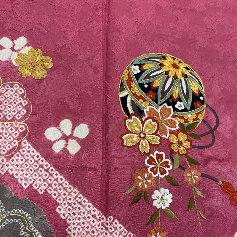 振袖 身丈156cm 裄丈63.5cm S 袷 鞠 桜 刺繍 金彩 濃ピンク 正絹