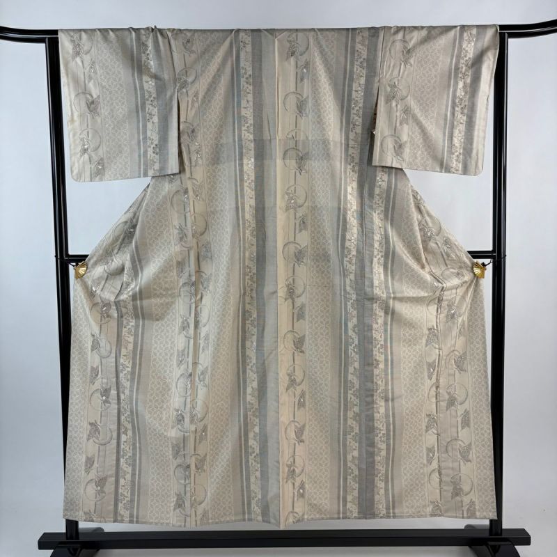 小紋 身丈154.5cm 裄丈64.5cm M 単衣 紬地 蝶 桜 刺繍 箔 薄茶色 正絹