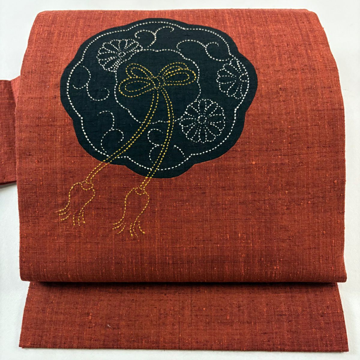 名古屋帯 優品 紬地 鏡裏文 刺繍 朱色 正絹｜中古・古着・リサイクル