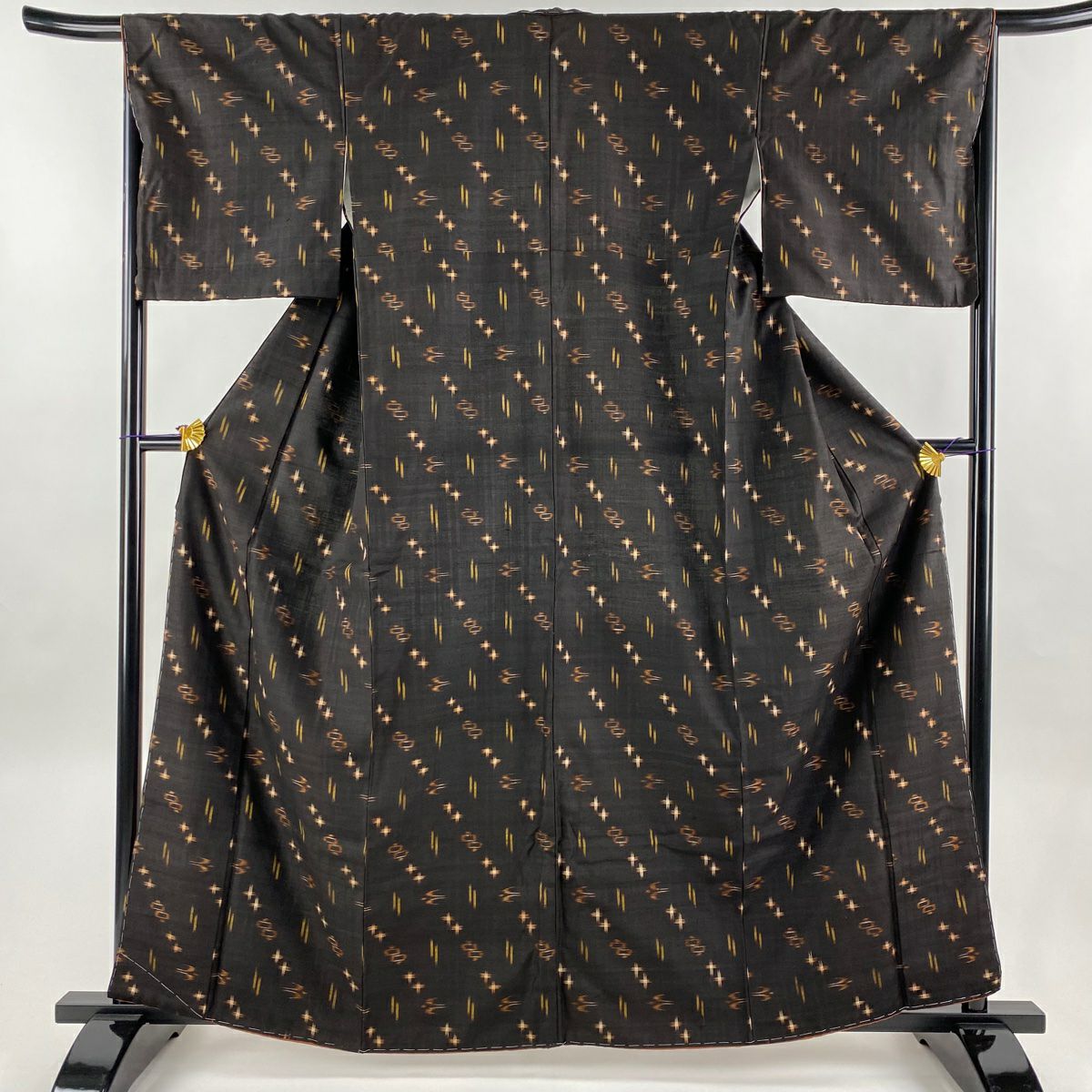 反物 逸品 紬 琉球かすり 証紙有 絣柄 濃紺 正絹 【中古】（反物
