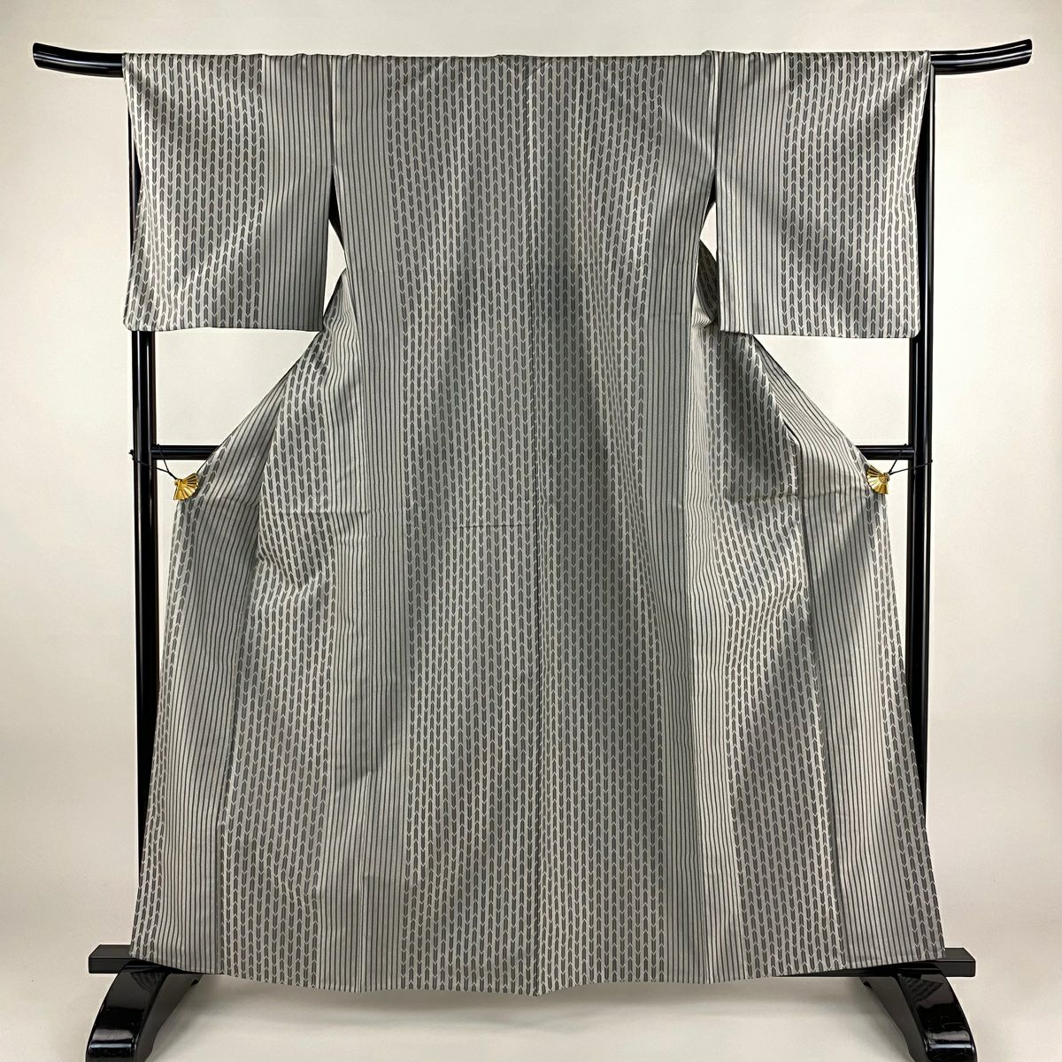 21％OFF お召 身丈161.5cm 裄丈68cm L 単衣 縞 矢羽 灰色 正絹