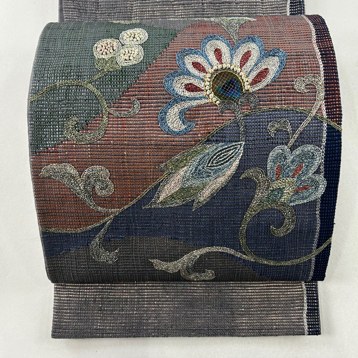 袋帯 美品 秀品 銀杏 花唐草 箔 灰色 お太鼓柄 正絹｜中古・古着