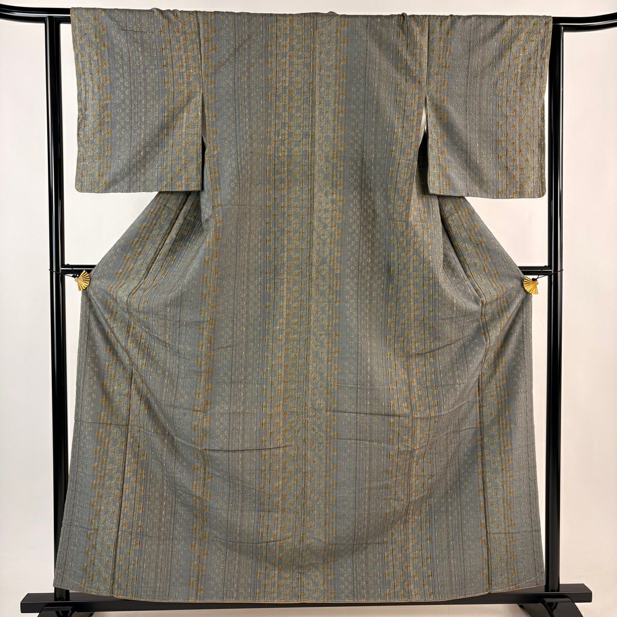 美品】 小紋 身丈160cm 裄丈62.5cm S 袷 紬地 縞 幾何学模様 絞り 灰緑