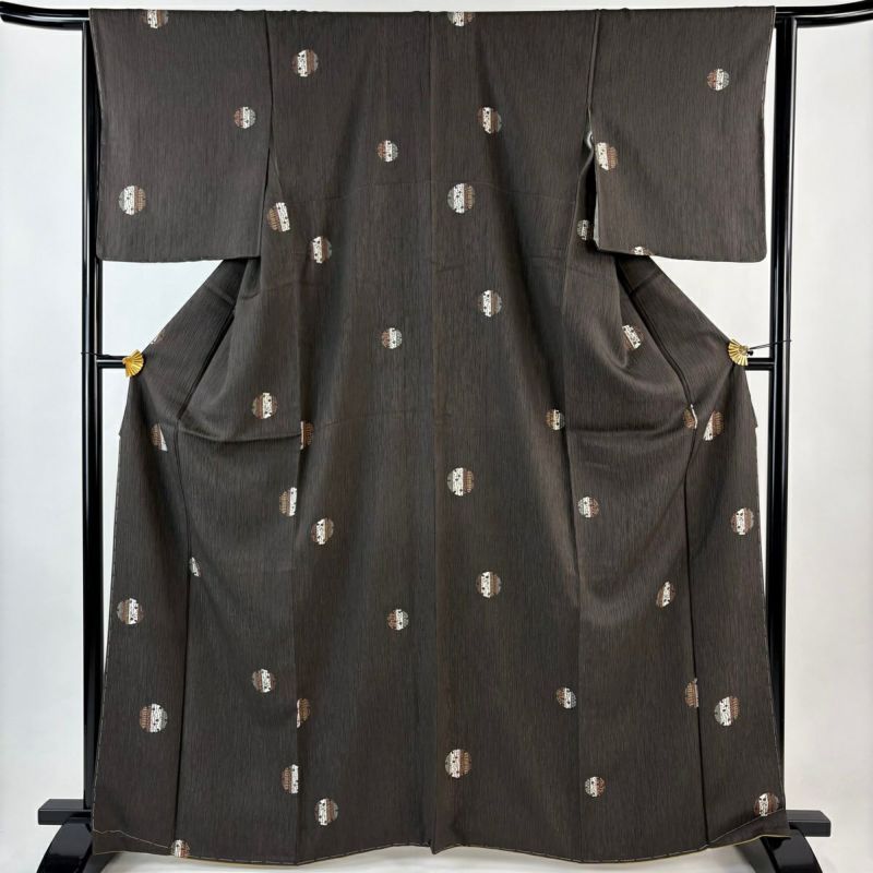 極美品　正絹　小紋　エビ柄　黒　着丈165 小紋 身丈165cm 裄丈65cm M 袷 雪輪 梅 焦茶色 正絹 秀品｜中古・古着