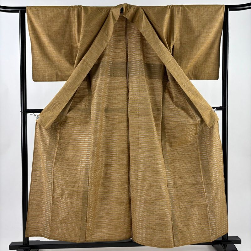 美品】 紬 身丈158cm 裄丈63cm S 単衣 幾何学 縞 山吹茶色 正絹 名品