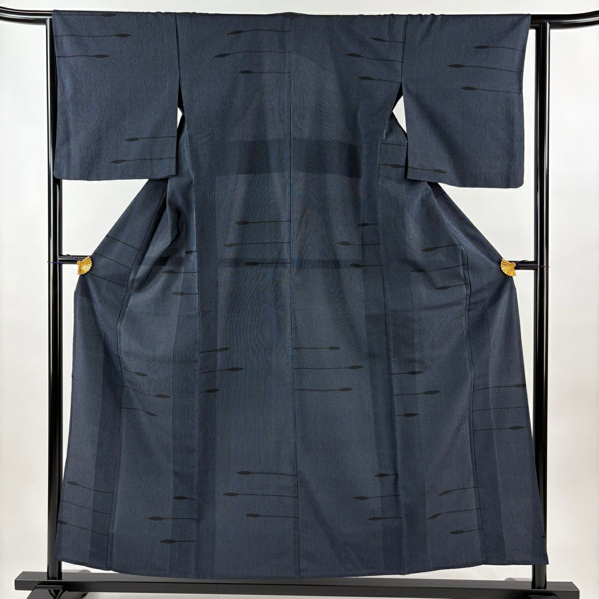 紬 身丈167.5cm 裄丈63cm S 薄物 夏紬 縞 幾何学 紺色 正絹 秀品｜中古  
