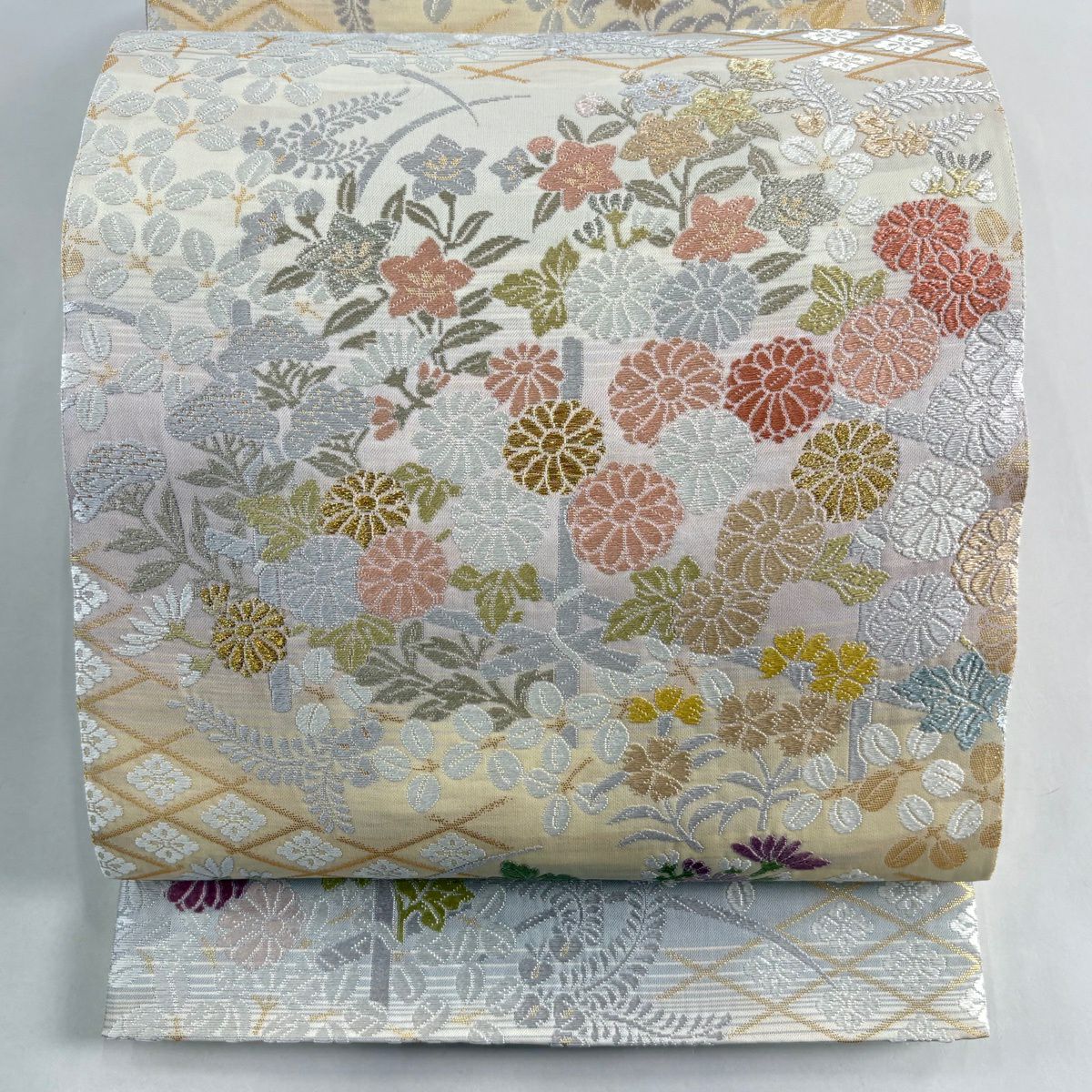 袋帯 名品 花菱 唐草 唐織 箔 ベージュ 六通 正絹｜中古・古着