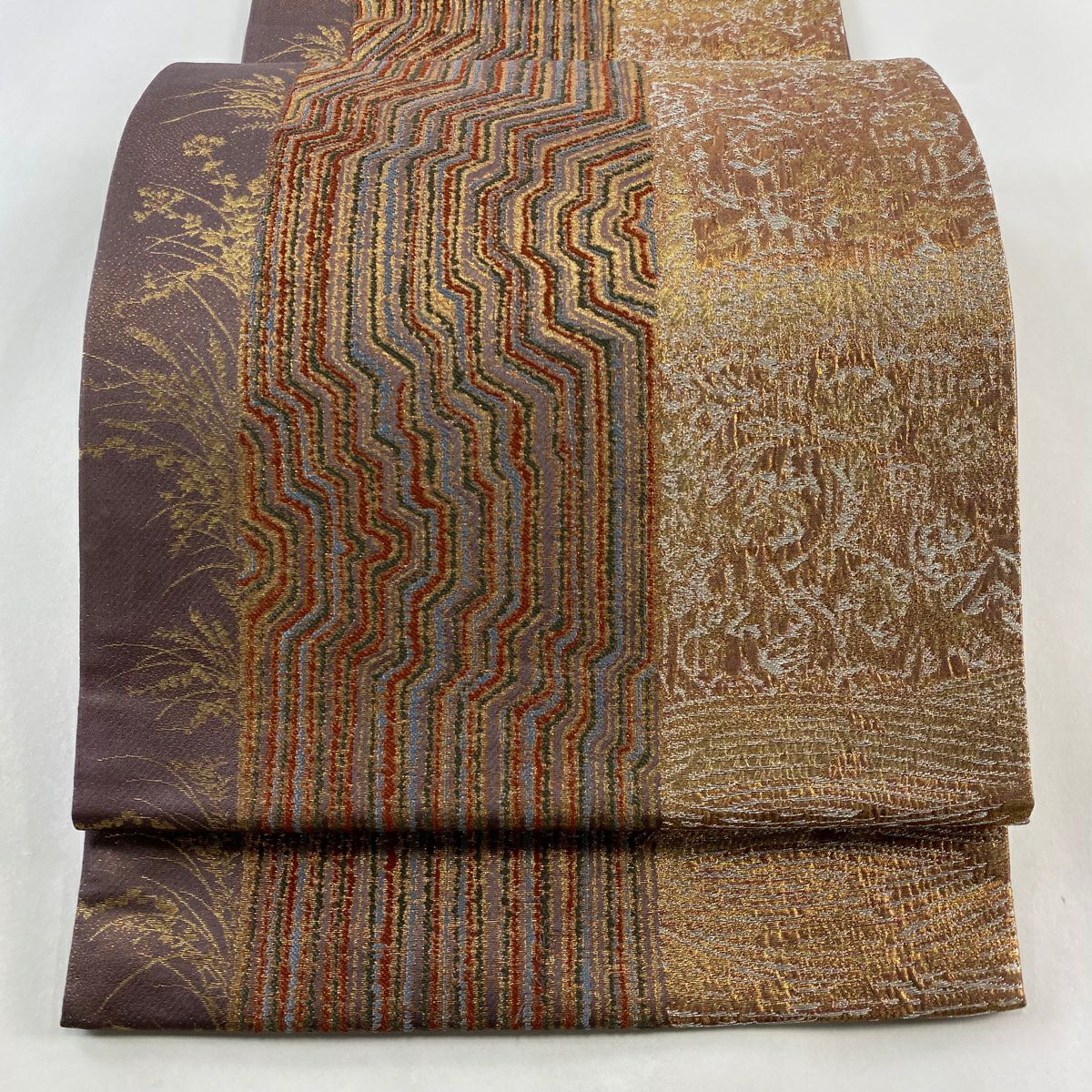 名古屋帯 作家物 ベージュ 花文様 正絹　流麗な草花意匠 名古屋帯 作家物 ベージュ 花文様 正絹 流麗な草花意匠