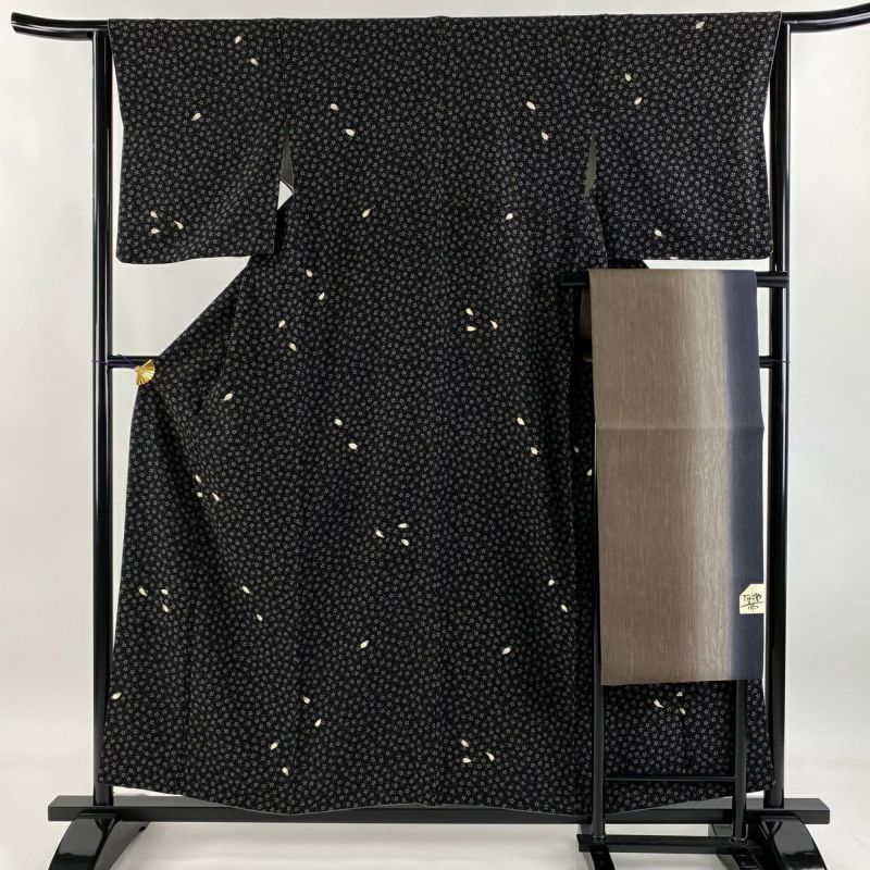 ★専用★美品 小紋 総絞り 黒 身丈154cm 裄丈64cm 仕立て上がり 正絹 ☆専用☆美品 小紋 総絞り 黒 身丈154cm 裄丈64cm 仕立て上がり