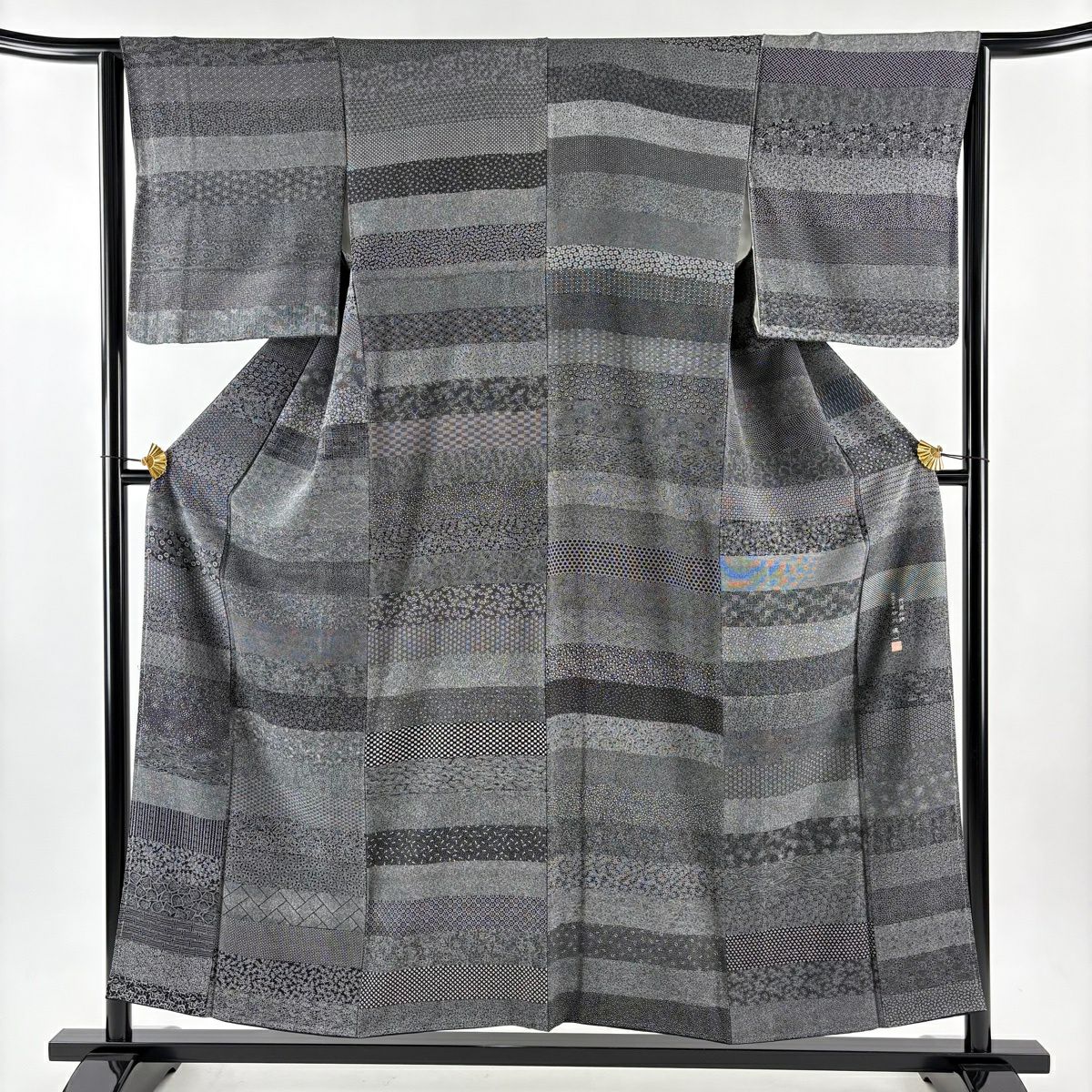 反物 秀品 小紋 松竹梅 建物 黒 正絹｜中古・古着・リサイクル着物通販