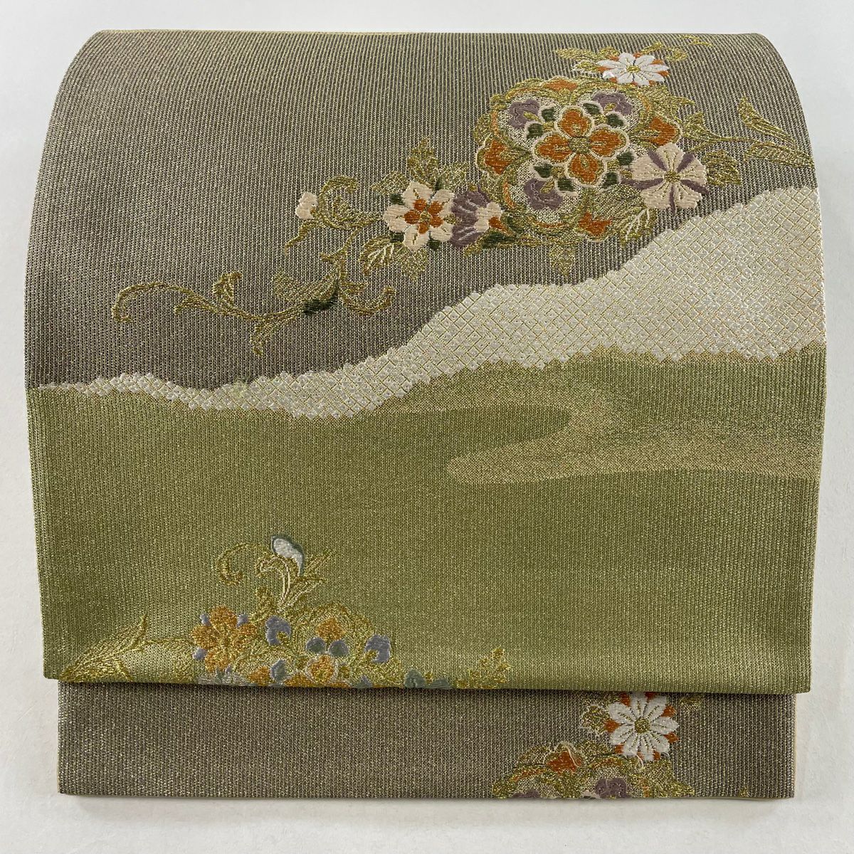 袋帯 美品 逸品 華文 亀甲 相良刺繍 金糸 薄ピンク お太鼓柄