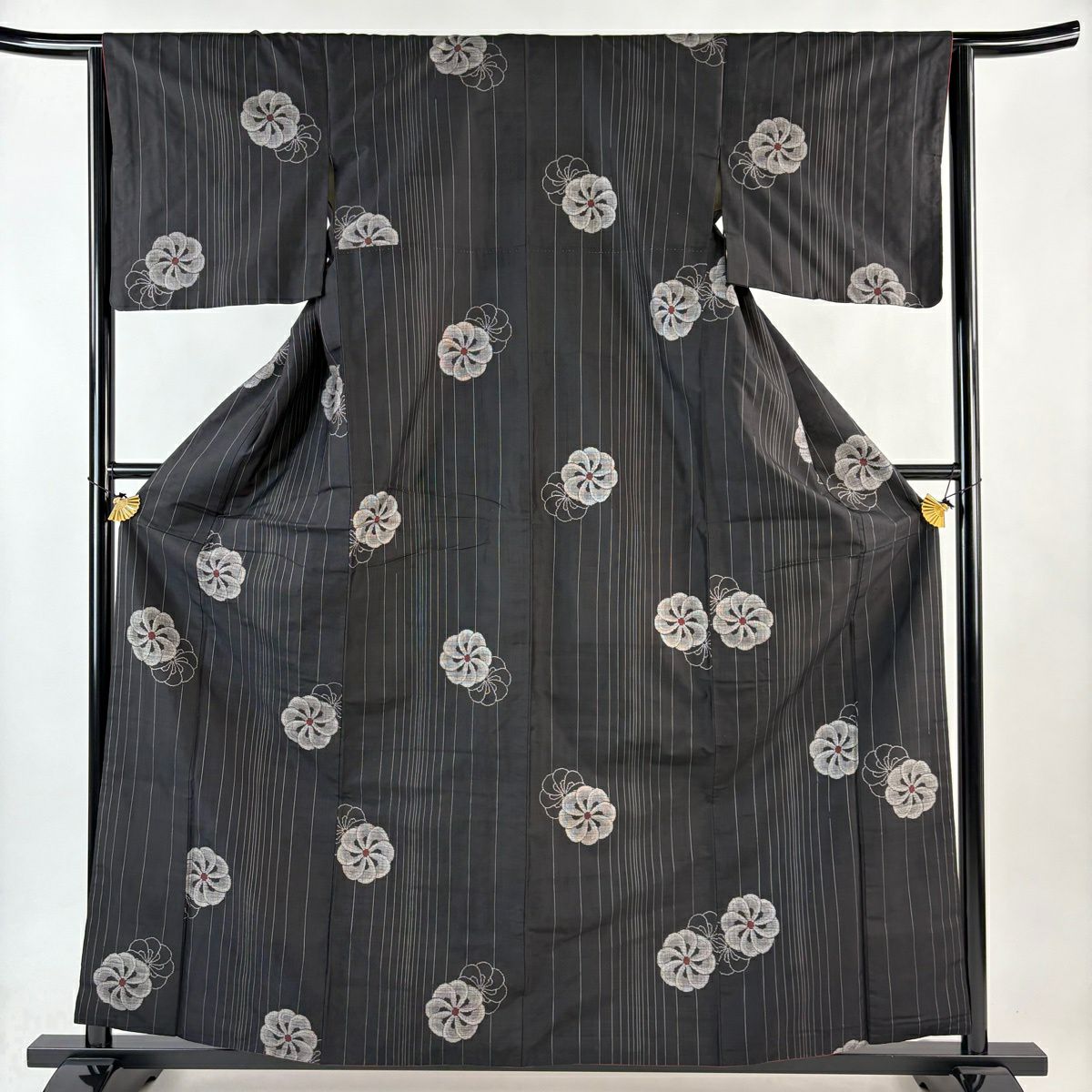 紬 身丈151.5cm 裄丈64cm M 袷 菱文 花 紺色 正絹 優品｜中古・古着