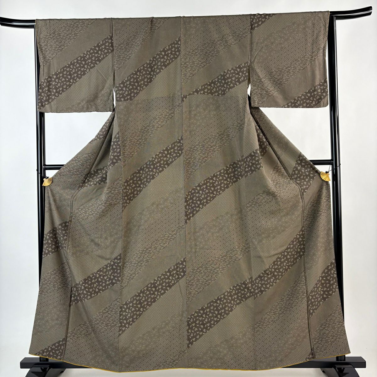 紬 身丈159cm 裄丈65cm M 袷 華文 草花 深緑 正絹 名品｜中古・古着