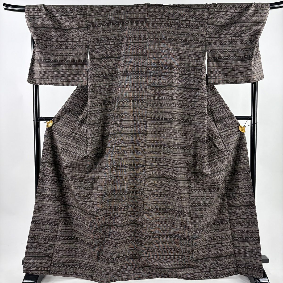 大島紬 身丈163cm 裄丈65cm M 袷 純泥染 証紙あり 縞 格子 墨色 正絹