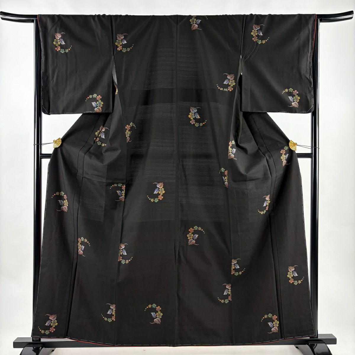 美品】 大島紬 身丈165cm 裄丈66cm M 袷 純泥染 証紙あり 唐草 縦縞 焦