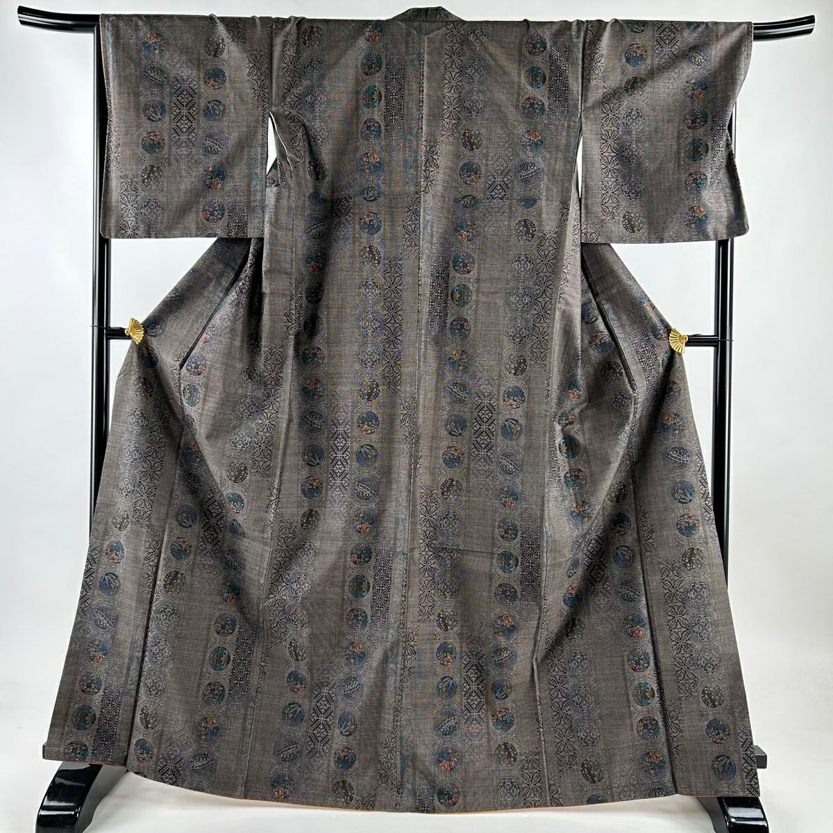 紬 身丈165cm 裄丈67.5cm L 袷 草花 蝶 紺色 正絹 秀品｜中古