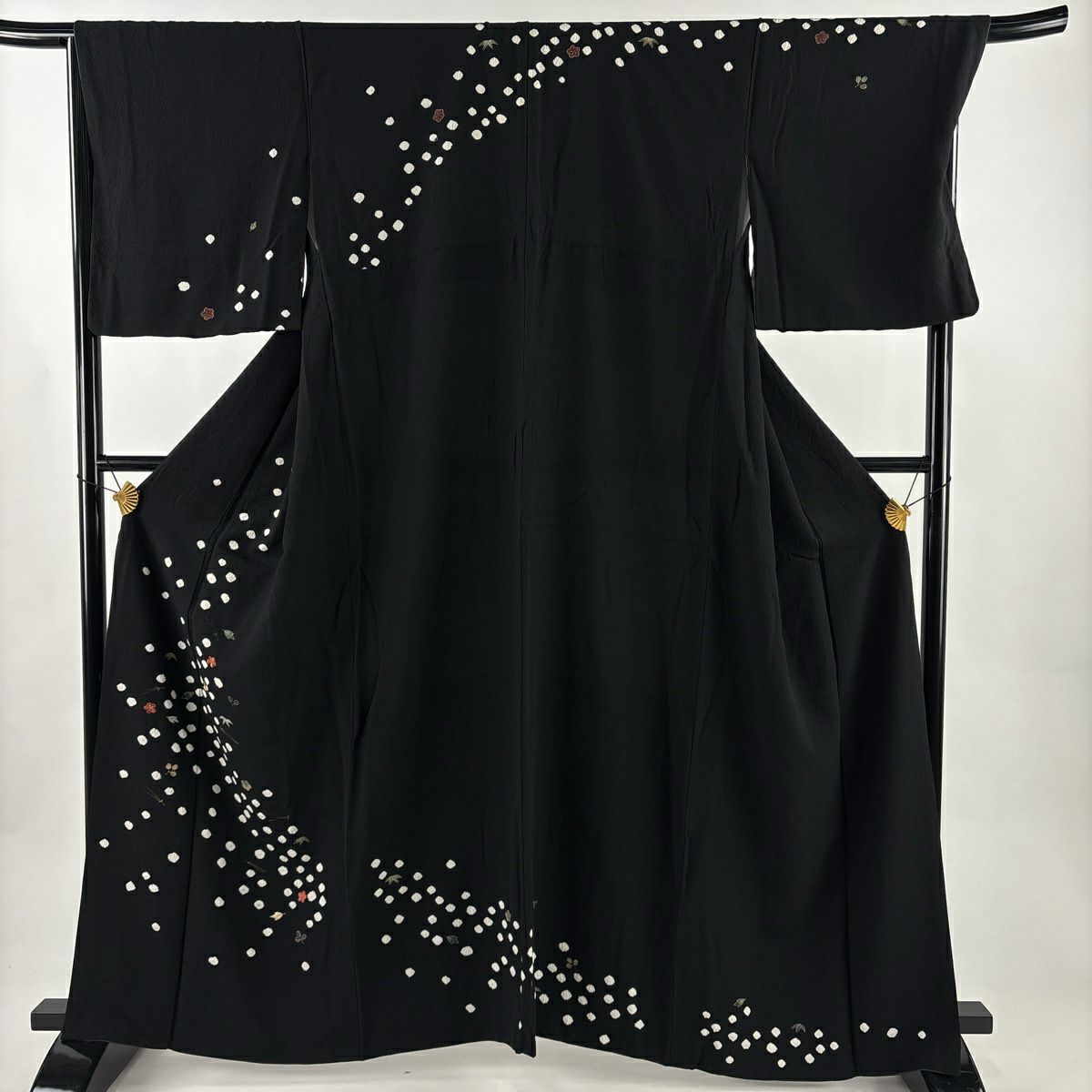 美品】 訪問着 身丈165cm 裄丈69cm L 袷 枝花 絞り 黒 正絹 秀品｜中古