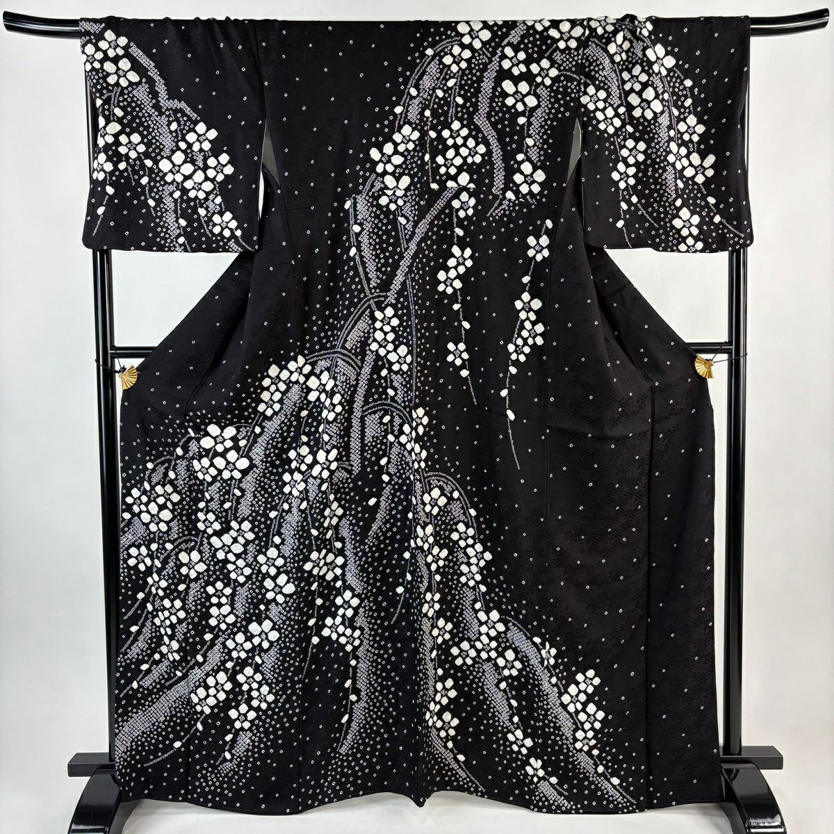 美品】 訪問着 身丈165cm 裄丈69cm L 袷 枝花 絞り 黒 正絹 秀品｜中古