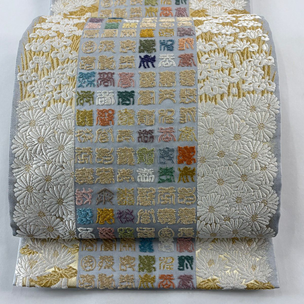 美品】 袋帯 名品 証紙あり 菊 文字 金糸 刺繍 青灰色 六通 正絹｜中古