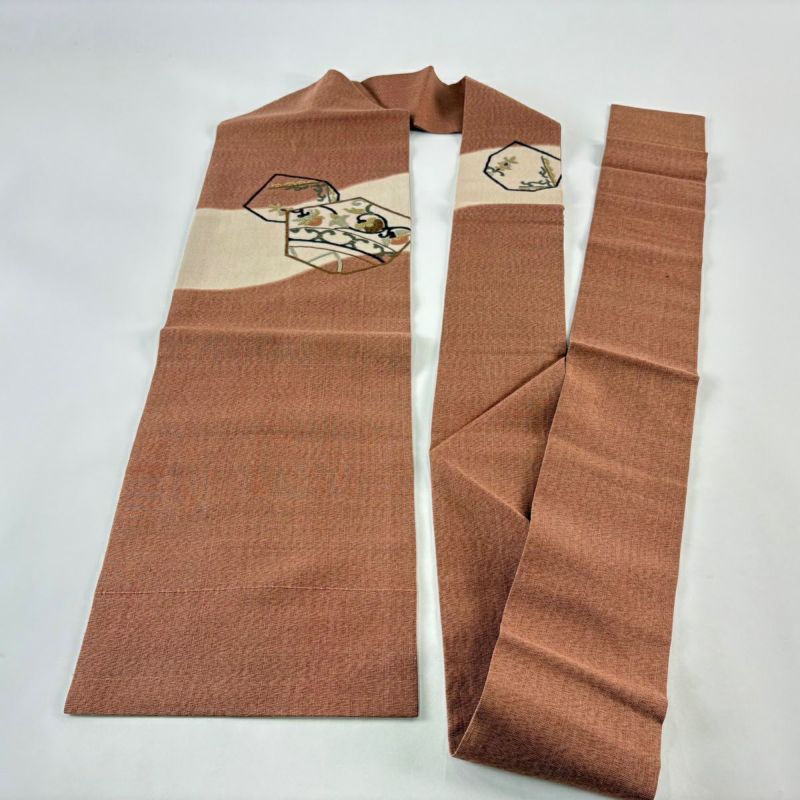 美品】 名古屋帯 秀品 紬地 花唐草 幾何学模様 相良刺繍 赤茶 正絹