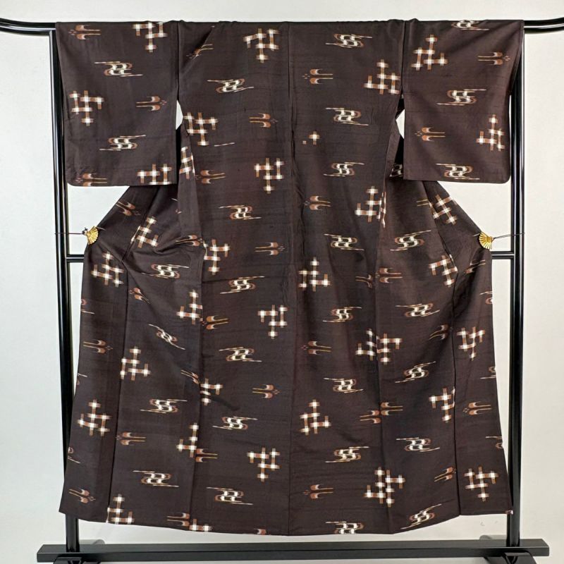紬 身丈152cm 裄丈66.5cm M 単衣 つばめ 井桁絣 焦茶色 正絹 秀品