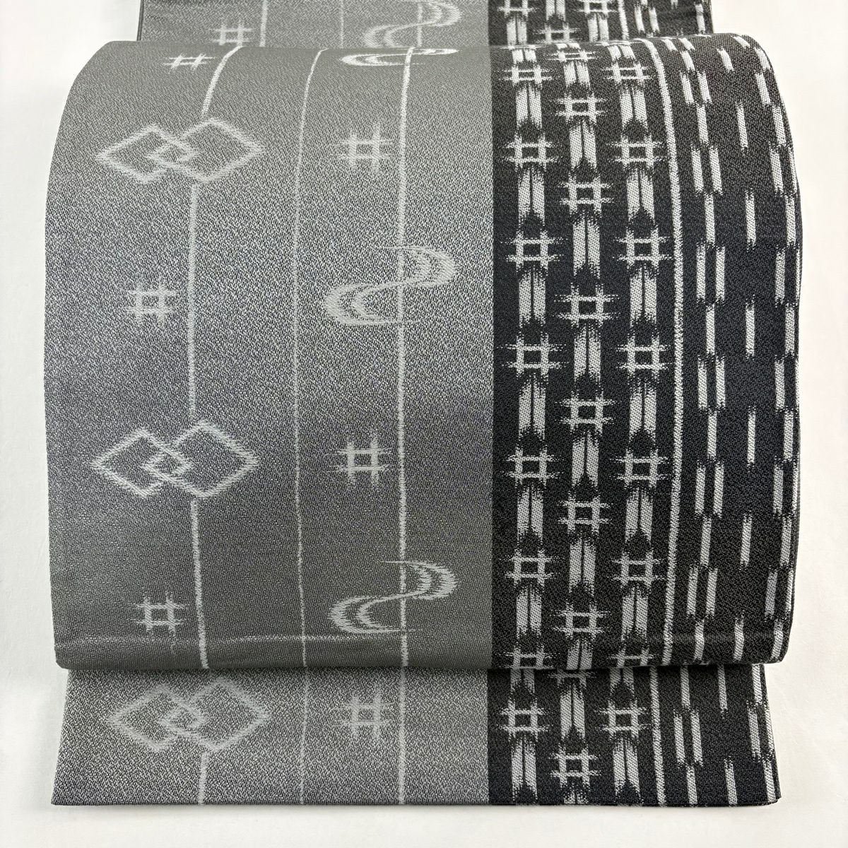 美品】 袋帯 名品 花唐草 鱗 灰色 全通 正絹｜中古・古着・リサイクル