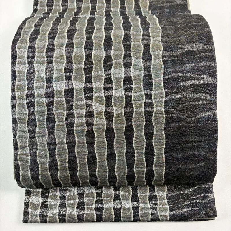 美品】 袋帯 名品 よろけ縞 霞 箔 銀糸 灰緑 全通 正絹｜中古・古着