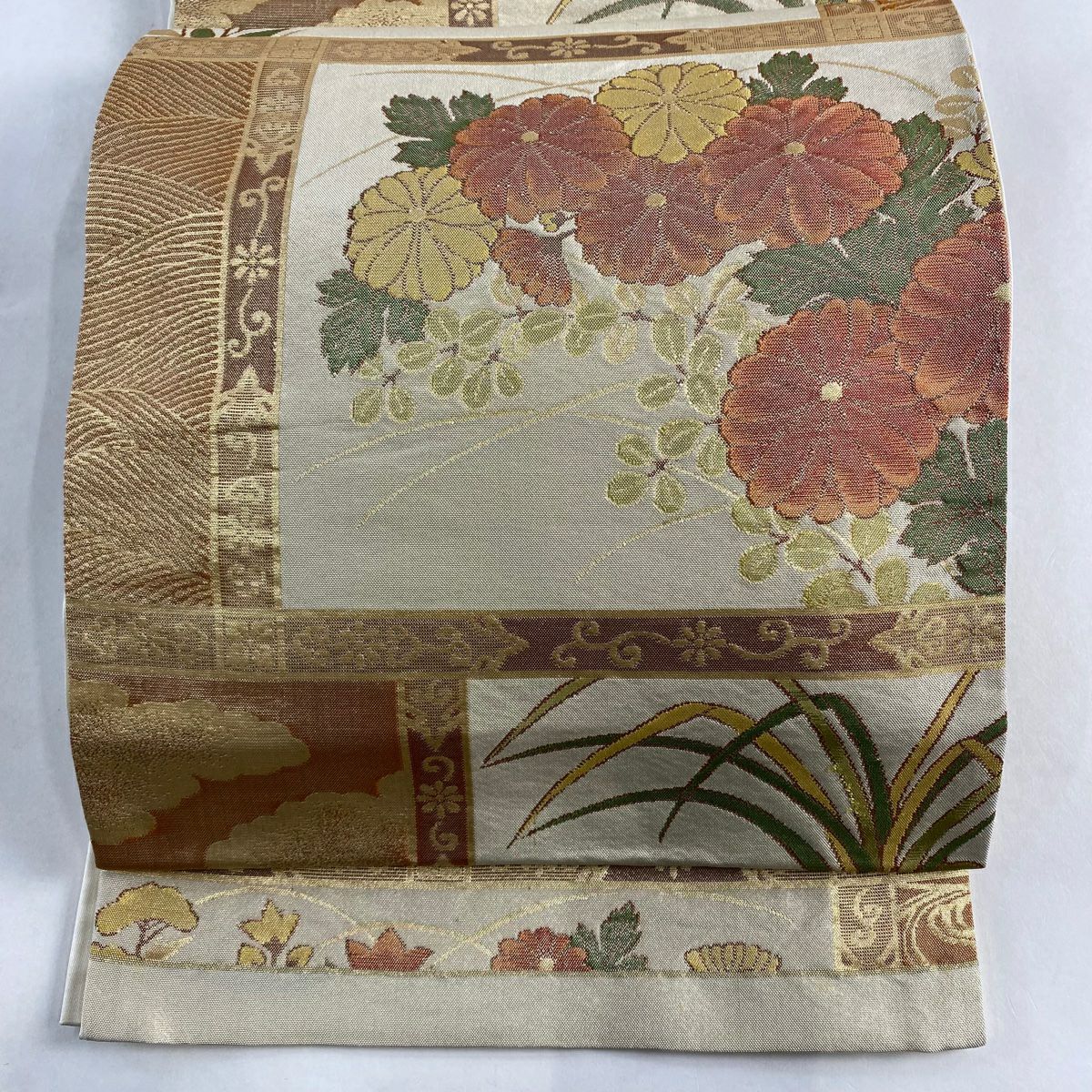 袋帯 秀品 夏帯 紗 雲文 菱 刺繍 箔 クリーム 六通 正絹｜中古